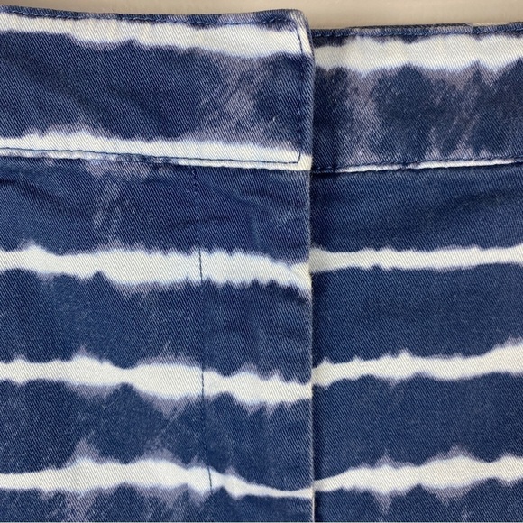 Lands' End Blue White Tie Dye Mid Rise Shorts Size 14 Petite - Picture 4 of 10